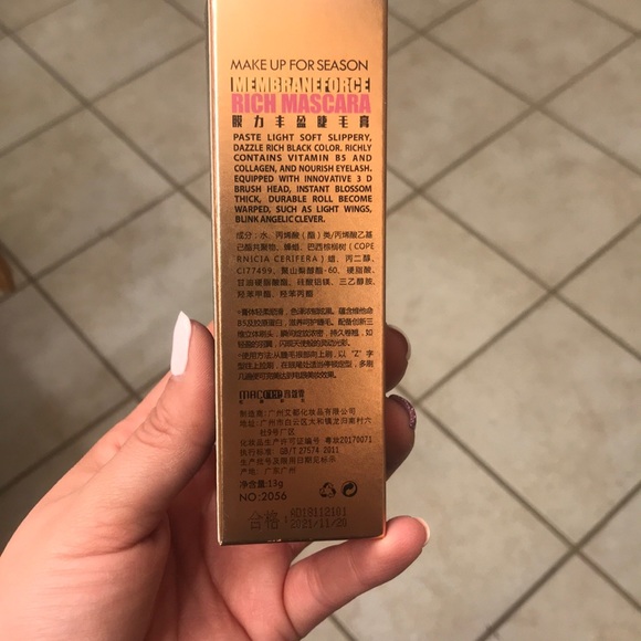 Mascara - Picture 3 of 4